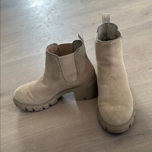 Steve Madden Women’s Sand Suede Howler Chelsea Boot